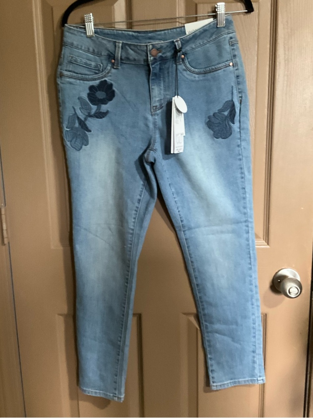 Workshop size 4 Modern Fit high waisted ankle jeans